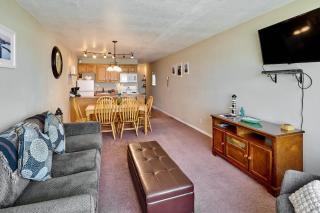 Top Floor Beachfront Suite - Pool and Sauna - Sleeps 4 - 2