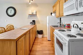 Top Floor Beachfront Suite - Pool and Sauna - Sleeps 4 - 6