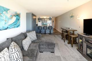 Amazing Top Floor Oceanfront Suite - Pool and Sauna - Sleeps 4 - 3