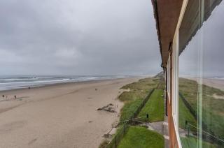 Amazing Top Floor Oceanfront Suite - Pool and Sauna - Sleeps 4 - 4