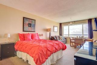 Spacious Top Floor Oceanfront Suite - Pool and Sauna - Sleeps 4 - 4