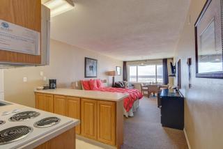 Spacious Top Floor Oceanfront Suite - Pool and Sauna - Sleeps 4 - 1