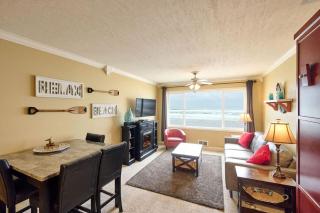 Updated Top Floor Beachfront Suite - Pool and Sauna - Sleeps 4 - 5