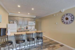 Updated Top Floor Beachfront Suite - Pool and Sauna - Sleeps 4 - 9