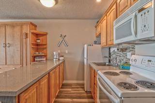 Spacious Oceanfront Suite - Top Floor - Pool and Sauna - Sleeps 6 - 5