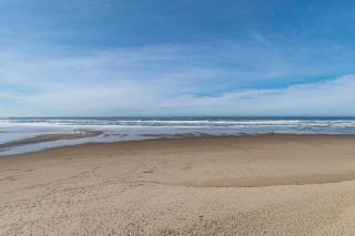 Spacious Oceanfront Suite - Top Floor - Pool and Sauna - Sleeps 6 - 5