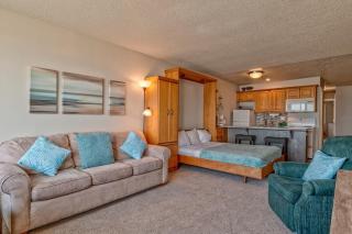 Spacious Oceanfront Suite - Top Floor - Pool and Sauna - Sleeps 6 - 2
