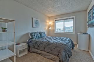 Spacious Oceanfront Suite - Top Floor - Pool and Sauna - Sleeps 6 - 7