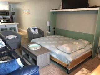 Beachfront Suite - Top Floor - Pool and Sauna - Sleeps 4 - 2