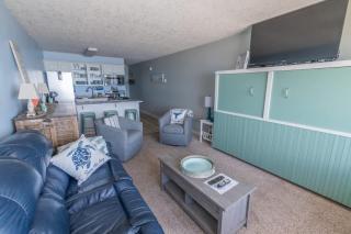 Beachfront Suite - Top Floor - Pool and Sauna - Sleeps 4 - 3