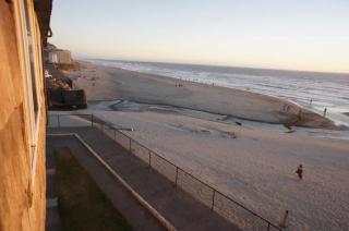 Beachfront Suite - Top Floor - Pool and Sauna - Sleeps 4 - 5