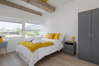 2BR and a Sofa-Bed with Free Parking for Families Stay with Baby Cot - Milton Keynes - 1