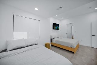 Lux Modern 4BR Villa with Pool in Miami - Miami - 4
