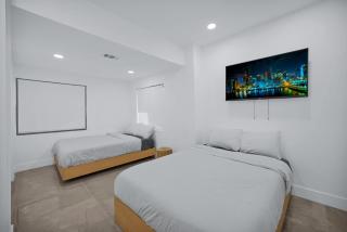 Lux Modern 4BR Villa with Pool in Miami - Miami - 9