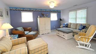 Pet Friendly, Walk To Beach - 8