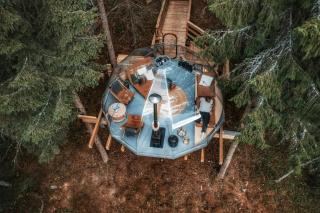 Floating Glass Cabin In The Treetops Of Lårdal - - 0