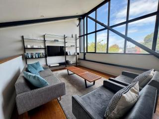 Luxury House - Spacious & Bright 3 Bedroom House - 8