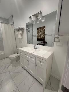 Stunning Guest House in West Hills California - 3