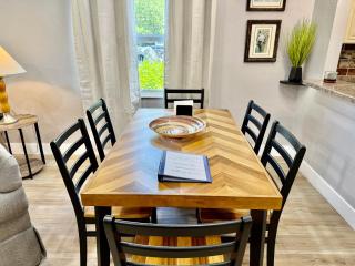 Ground Level and End Condo Unit - Quiet 2 Bedrooms and 1 Bath - Melbourne - 6