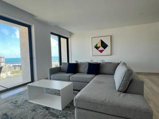 Top floor, amazing sea view in Puerto Cancun - 8