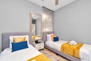Themed Unit 2BD 2BA Near NRG HOU Med Center S - Houston - 2