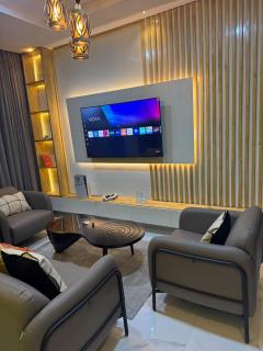 Cozy 2BED with Private Cinema at Bodija, Ibadan - Ibadan - 0