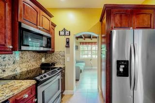 2BR with patio, grill, central AC, enclosed yard - 7
