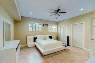 2BR with patio, grill, central AC, enclosed yard - 3