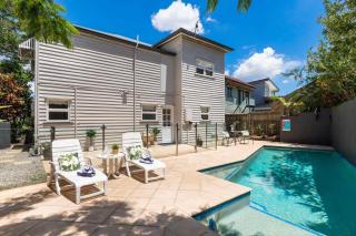 Pet Friendly Family Home In Brisbane - Relocations and Family Stays - Fast Internet - Parking - Netflix - Brisbane - 0