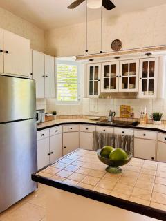 Tropical Oasis! 5BR Luxe Home - 7