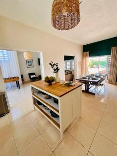 Tropical Oasis! 5BR Luxe Home - Dorado - 3