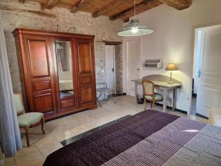 Charmant Gîte en Pierre à Charroux avec Terrasse - FR-1-489-567 - Charroux-dʼAllier - 2