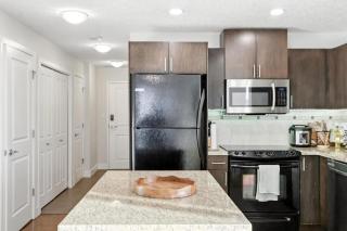 17th Avenue Paranomas Escape - Calgary - 8