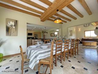 Gîte Nature avec Jardin et Spa pour 14 pers. à Les Ventes-de-Bourse - FR-1-497-211 - 2