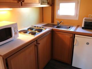Charmant Chalet Familial avec Terrasse et Activités d'Été - Camping 2 Étoiles - FR-1-489-400 - Treignat - 5
