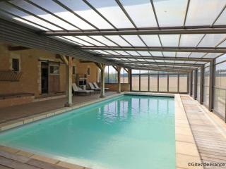 Maison de charme avec piscine intérieure, grand jardin, et paysages magnifiques en pleine campagne - FR-1-497-164 - 0