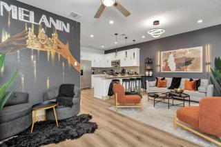 Themed Unit 4BD 3BA Near NRG HOU Med Center S - Houston - 0