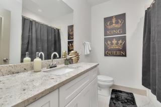 Themed Unit 4BD 3BA Near NRG HOU Med Center S - Houston - 3