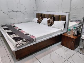 Hotel DIVYA DARSHAN - Ujjain - 0