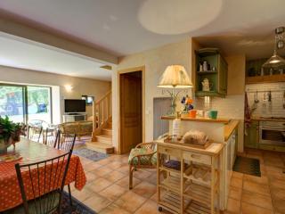 Gîte familial en pierre avec jardin, près des chemins de randonnée et forêts, idéal détente et nature - FR-1-496-1 - Marols - 6