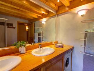 Gîte familial en pierre avec jardin, près des chemins de randonnée et forêts, idéal détente et nature - FR-1-496-1 - Marols - 3