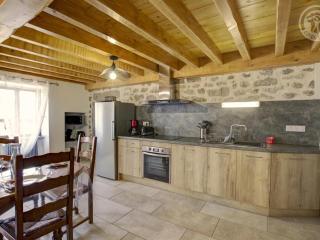 Ancienne ferme rénovée 172m², 4 chambres, jardin et cour fermée - FR-1-496-249 - 1