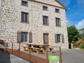 Gîte spacieux au Crozet - Animaux acceptés et WiFi - FR-1-496-341 - 7