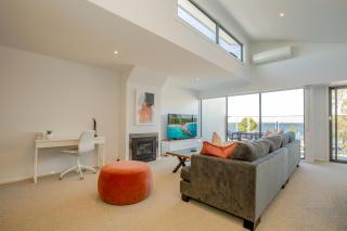Luxe 3BR Waterfront Townhouse on the Esplanade - Paynesville - 5