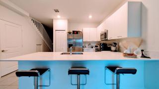 Cozy Room Near Beach & Airport - Breakfast - - 6