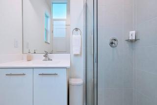 Cozy Room Near Beach & Airport - Breakfast - - 2