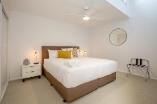 Luxe 3BR Waterfront Townhouse on the Esplanade - Paynesville - 1