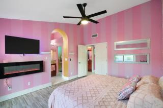 Barbie's Dreamworld Scottsdale Hot Tub&HomeTheater - 0