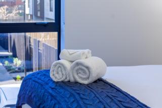 City Townhouse 2BR, 2BA, EV Charger, Work Desk - 1