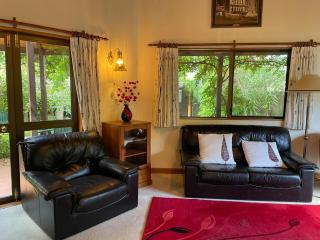 Karori park side villa - 9